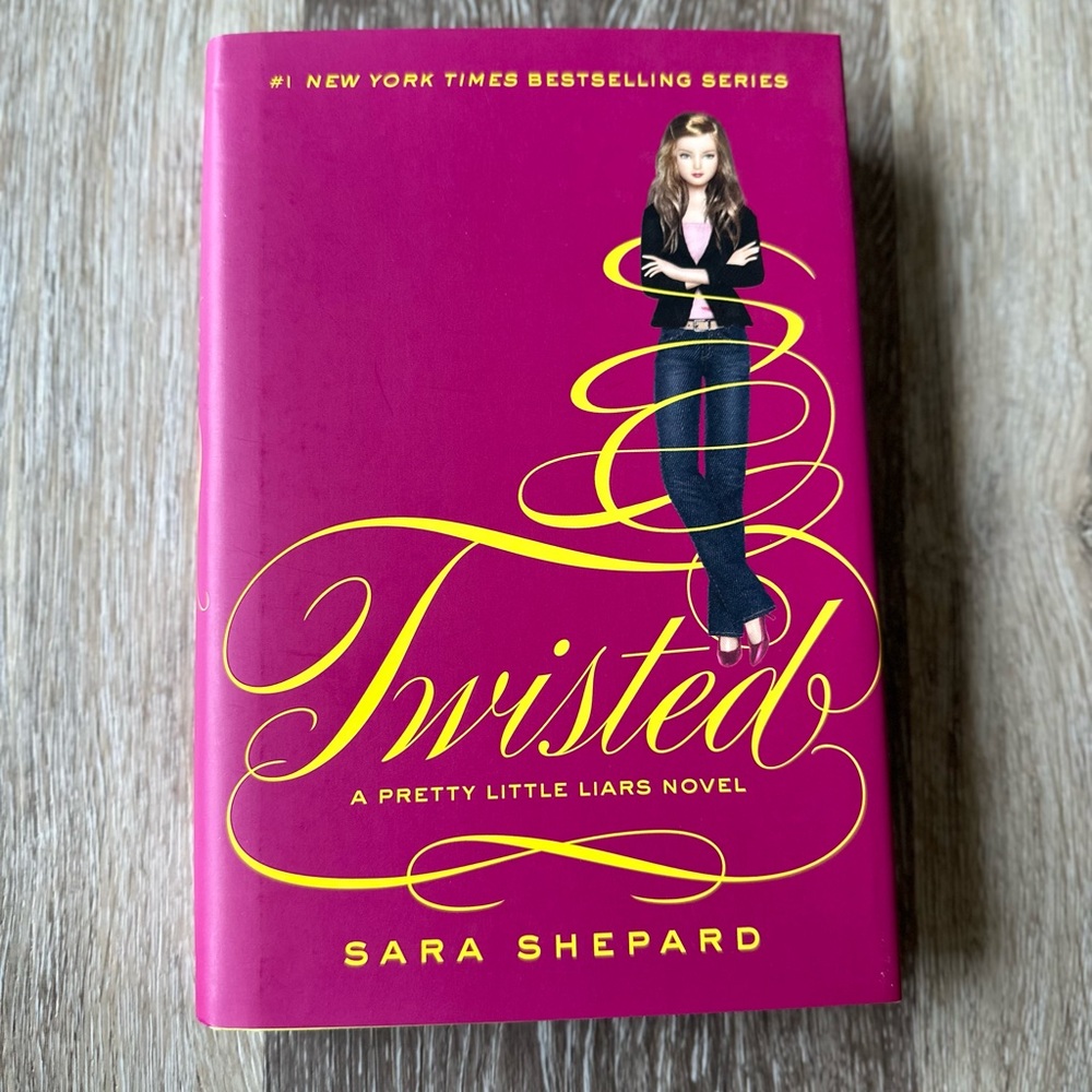 Pretty Little Liars Book Series 8-9. - Picture 2 of 3